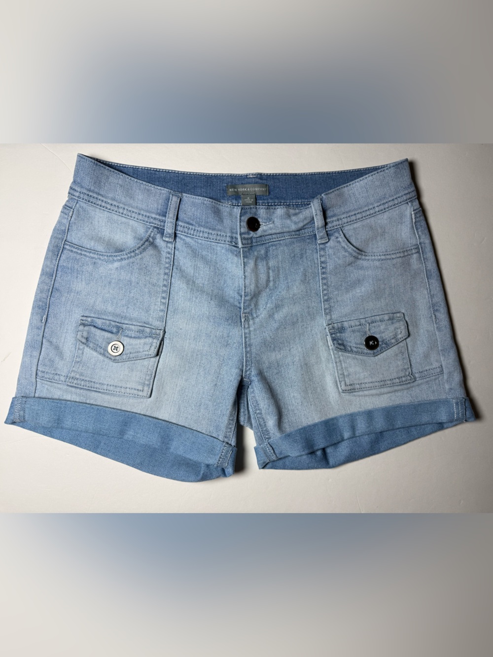 New York & Company Light Wash Utility Denim Shorts Size 6  Cuffed Stretch
